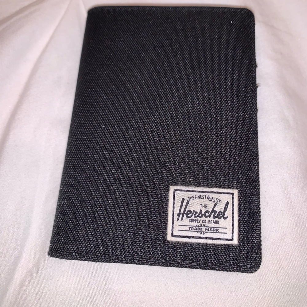 Herschel Passport Holder/ Wallet